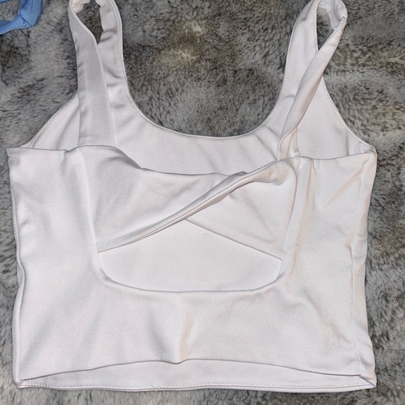white workout fabric crop with back detail - Picture 2 of 2